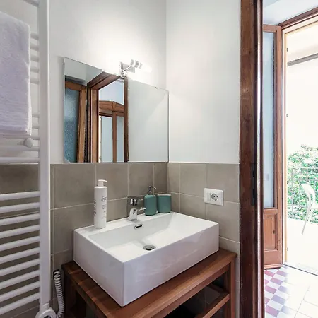 Apartman Eugenia - By Myhomeincomo