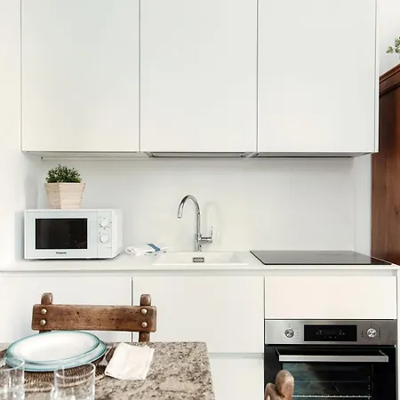 Apartman Eugenia - By Myhomeincomo