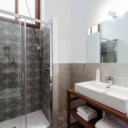 Eugenia - By Myhomeincomo * Carate Urio